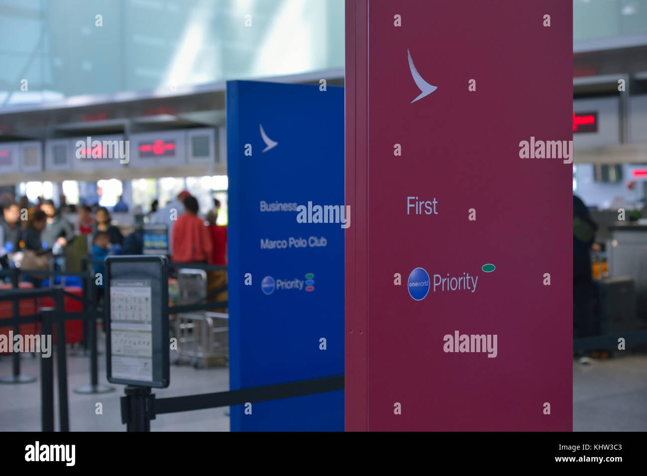 Cathay Pacific (CX) First Class Check-in am San Francisco International flughafen (KSFO), Burlingame CA Stockfoto