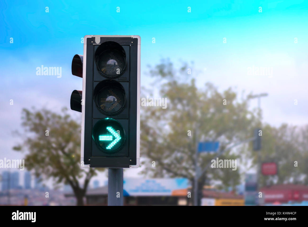 Grüner Pfeil nach rechts Ampel grün Pfeil nach rechts Ampel Stockfotografie Alamy