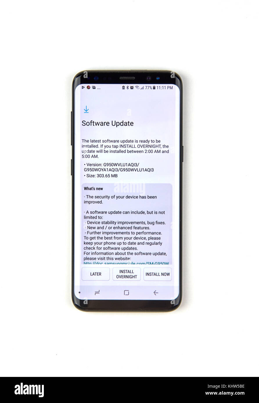Montreal, Kanada - 12. November 2017: Samsung S8 Software die angezeigten Informationen zu aktualisieren. Samsung Galaxy S8 ist eines der beliebtesten Handys. Stockfoto