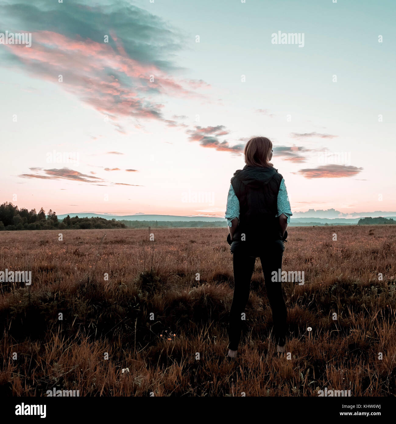 Frau Sonnenuntergang, Ural, Sverdlovsk, Russland Stockfoto