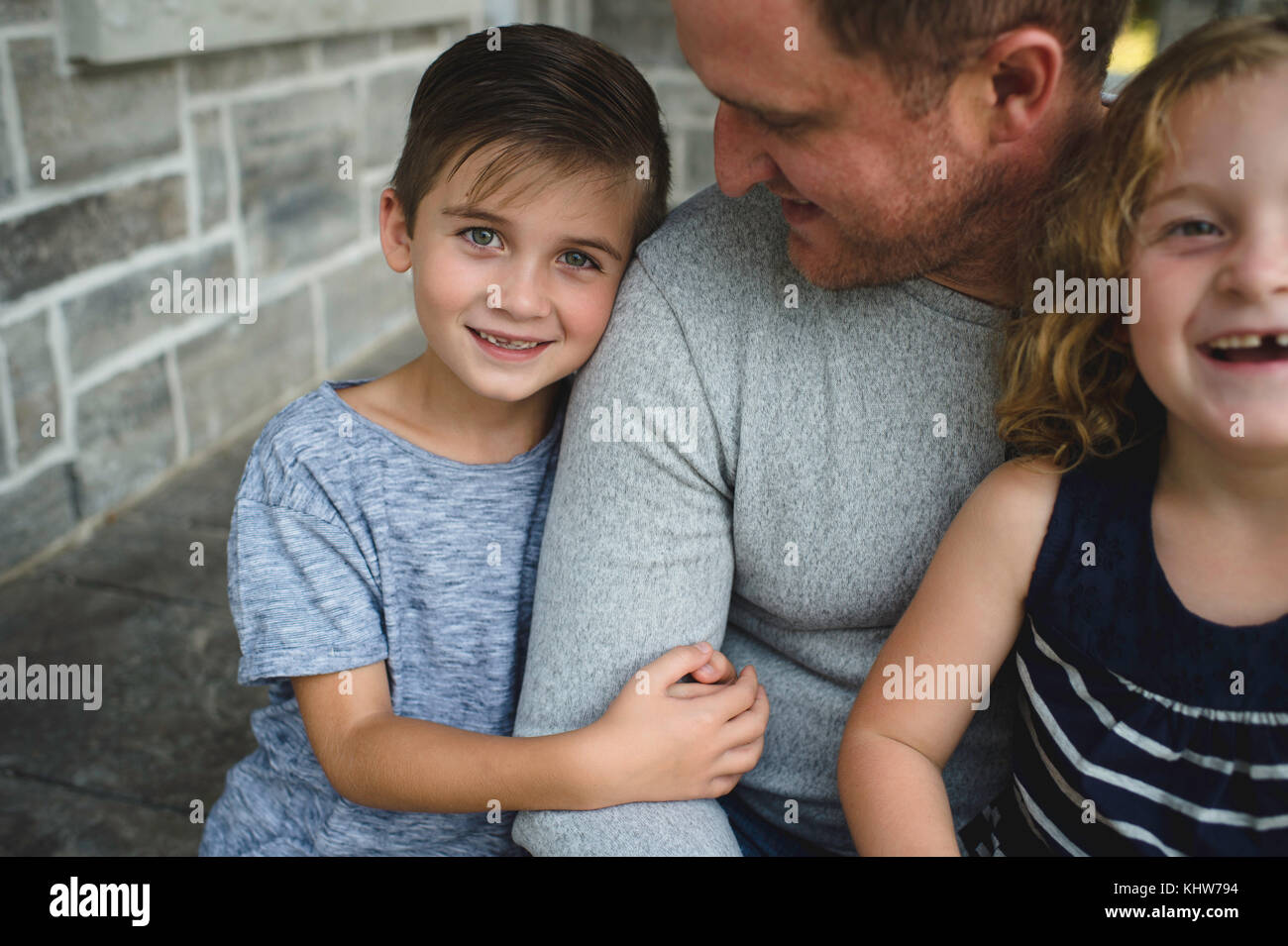 Vater mit Sohn und Tochter Stockfoto