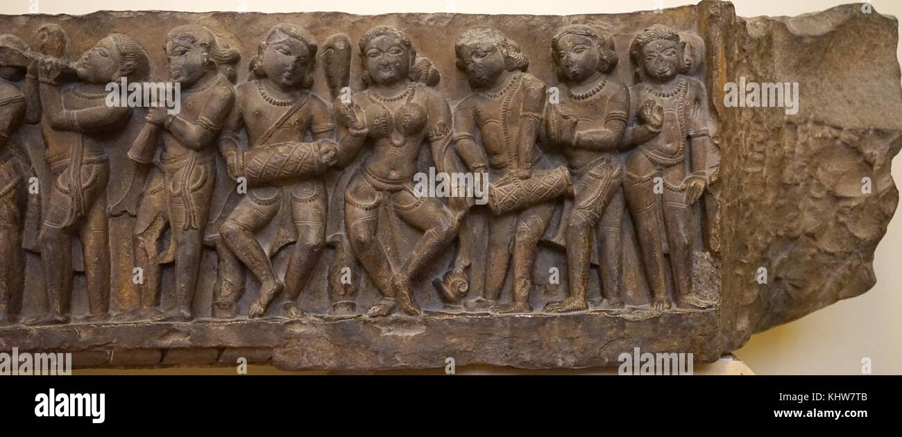 Stein phallische Darstellung von Shiva: Anhänger verehren Shivalinga. Vom 12. Jahrhundert Stockfoto