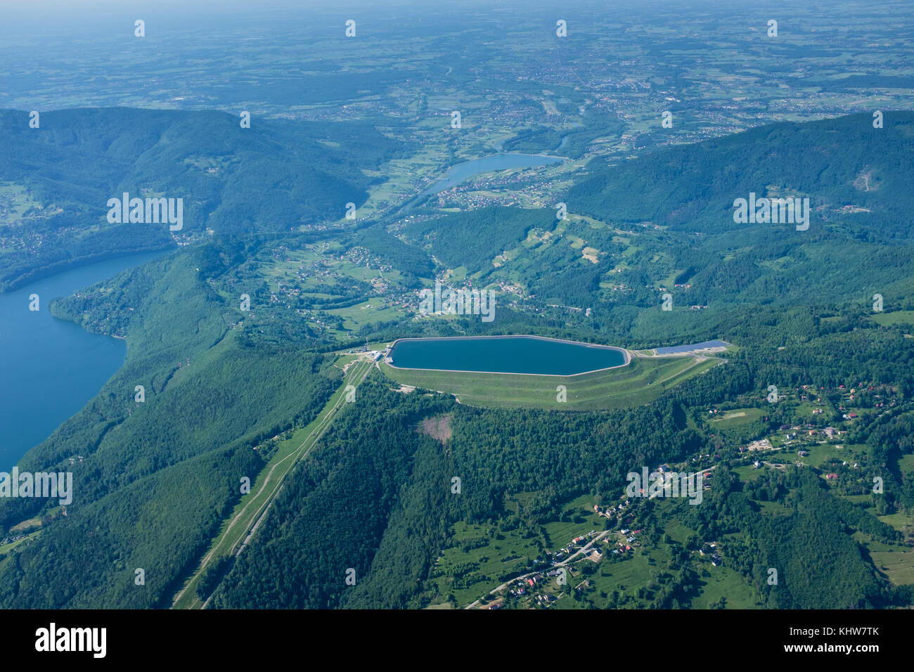 Luftaufnahme von Wasser Becken auf Zar Mountain Power Station in Beskiden, Schlesien, Polen Stockfoto