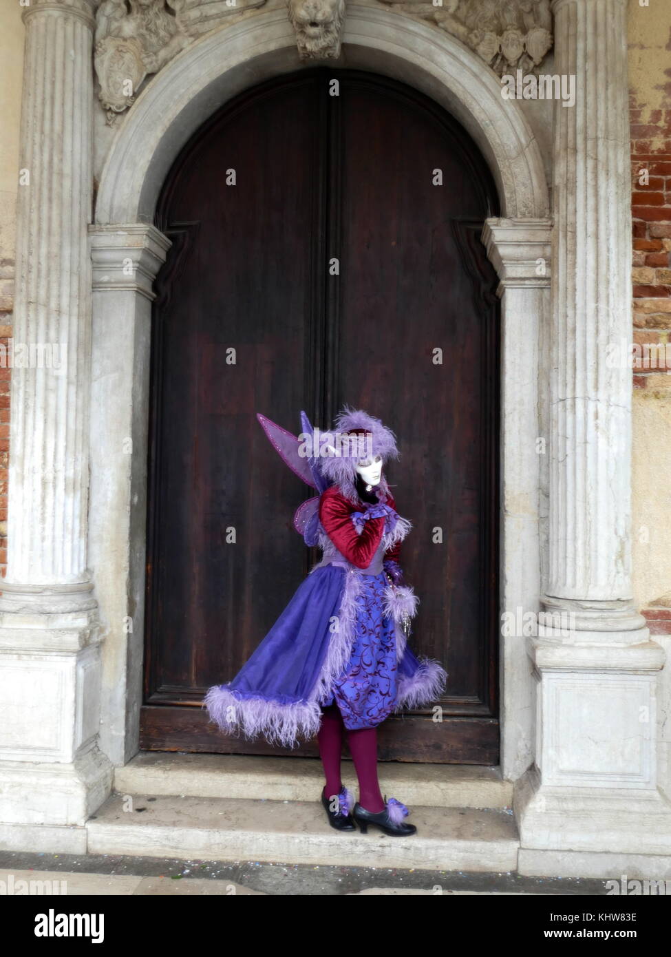 Foto während der Karnevalszeit im Zentrum von Venedig. Der Karneval von Venedig ist ein jährliches Festival in Venedig, Italien, statt. Der Karneval endet mit der christlichen Feier der Fastenzeit. Vom 21. Jahrhundert Stockfoto