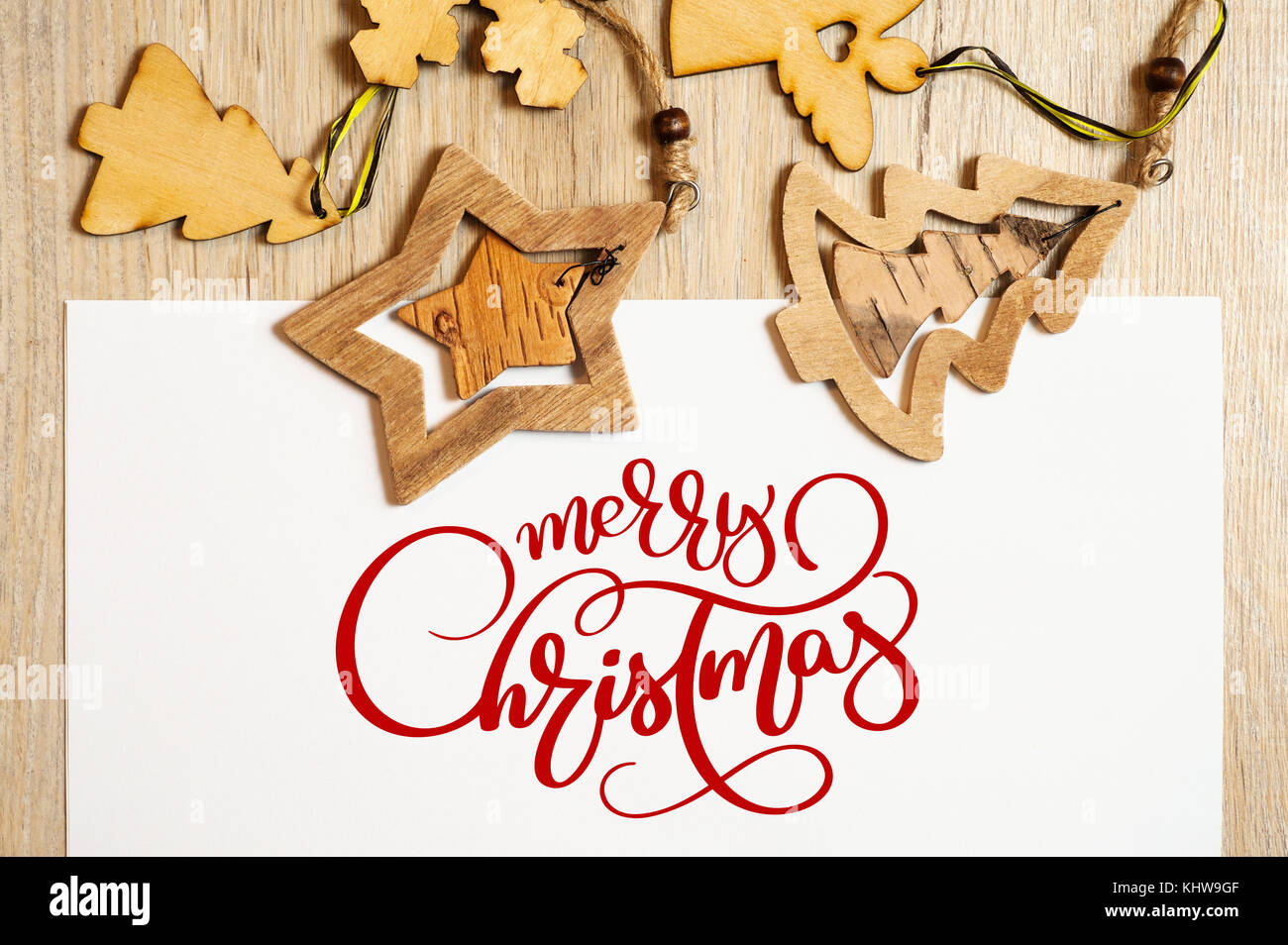 Text frohe Weihnachten, mit Weihnachten deoccrusties Star, Weihnachtsbäume. Fotografie für Urlaub Grußkarte Einladung Kalender poster Banner Stockfoto