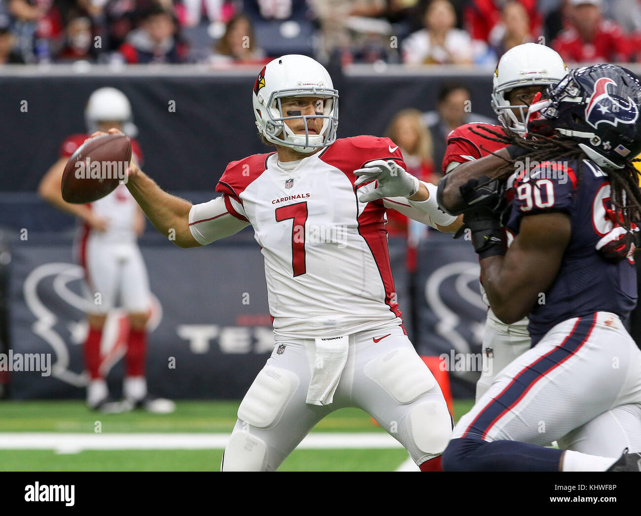 Houston, TX, USA. 19 Nov, 2017. Arizona Cardinals Quarterback Blaine Gabbert (7) Fällt im dritten Quartal während der NFL Spiel zwischen den Arizona Cardinals und den Houston Texans an NRG Stadion in Houston, TX. John Glaser/CSM/Alamy leben Nachrichten Stockfoto