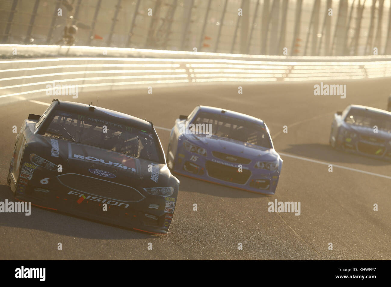 Homestead, Florida, USA. 19 Nov, 2017. Trevor Bayne (6) Schlachten für Position während des Ford EcoBoost 400 bei Homestead-Miami Speedway in Homestead, Florida. Credit: Justin R. Noe Asp Inc/ASP/ZUMA Draht/Alamy leben Nachrichten Stockfoto