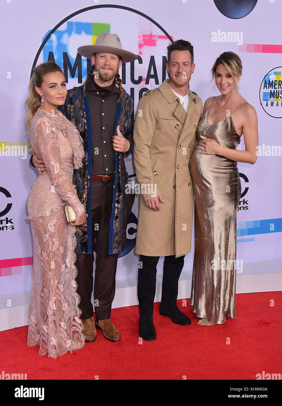 Los Angeles, USA. 19 Nov, 2017. Hayley stommel, Tyler Hubbard, Brian Kelley, brittney Marie Cole an der 2017 American Music Awards bei Microsoft Theater kommt am 19. November 2017 in Los Angeles, Kalifornien Quelle: tsuni/usa/alamy leben Nachrichten Stockfoto