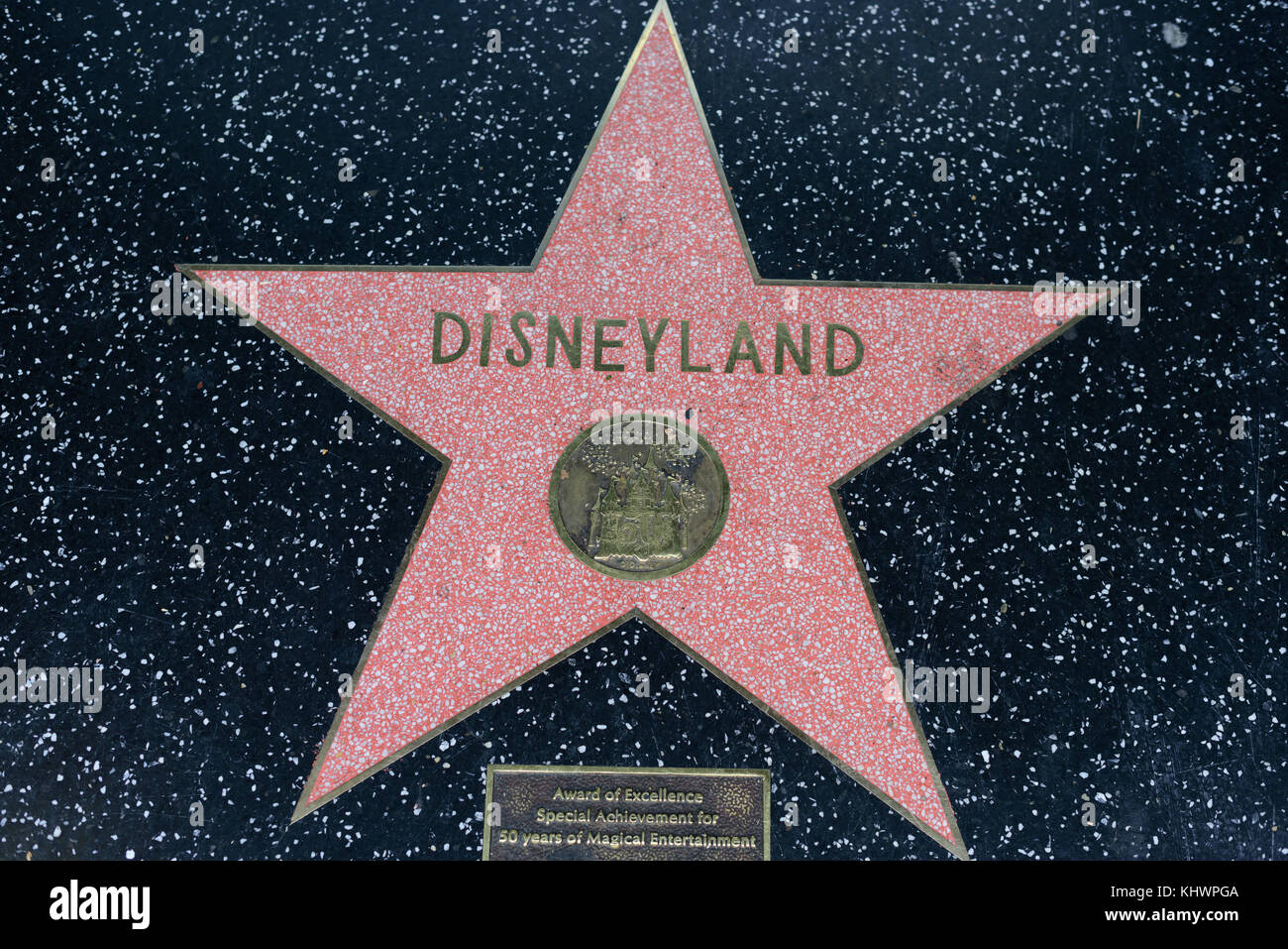 HOLLYWOOD, CA - DEZEMBER 06: Disneyland Star auf dem Hollywood Walk of Fame in Hollywood, Kalifornien am 6. Dezember 2016. Stockfoto