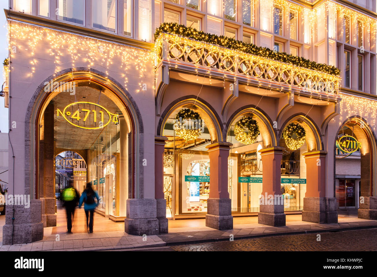 Deutschland, Köln, das Haus von 4711 in der Glockengasse, Stammhaus der Parfümerie Mülhens, Beleuchtung während der weihnachtszeit. Deutschland Stockfoto