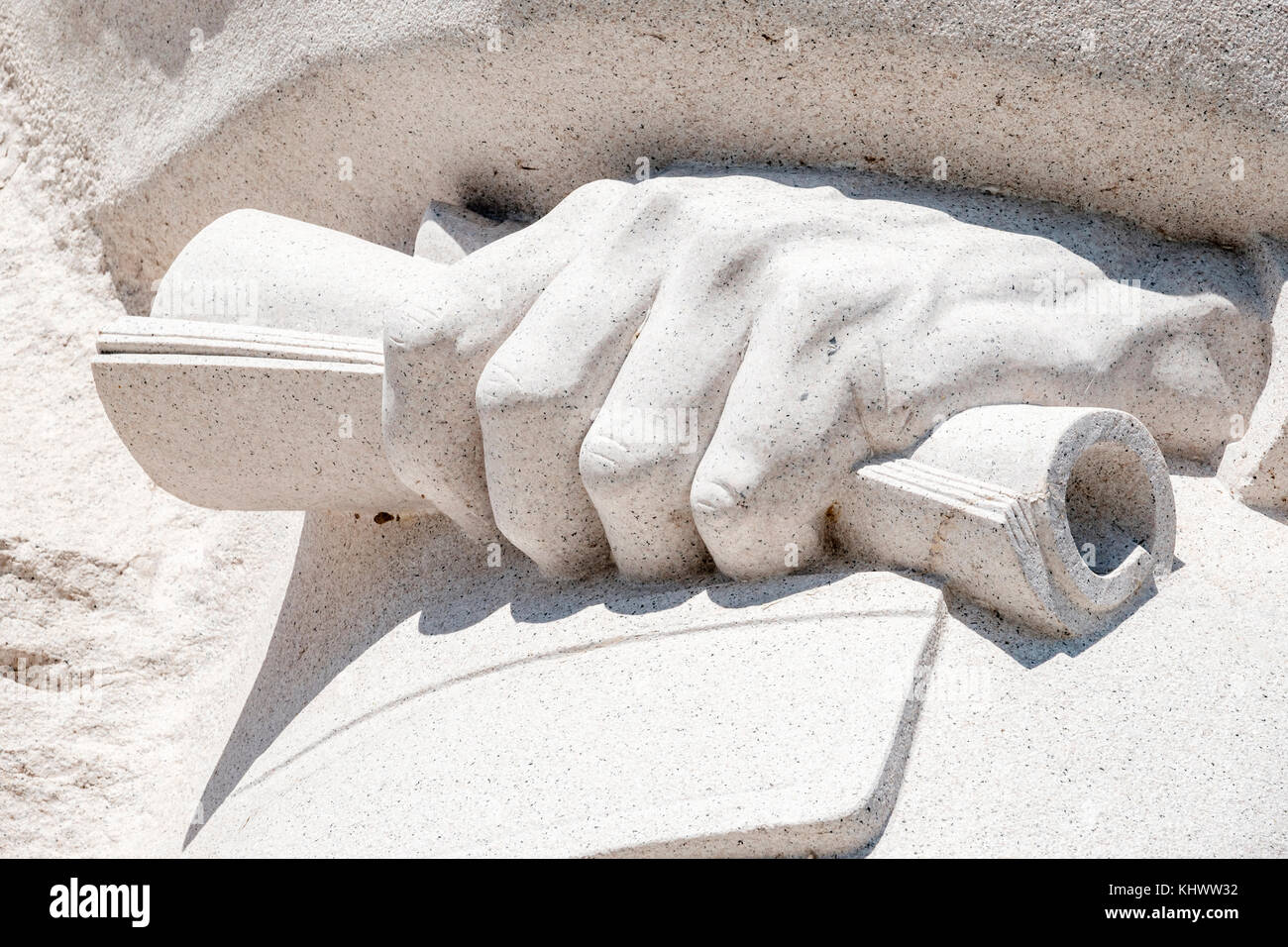 In der Nähe von Martin Luther King Jr. hielt seine linke Hand rolled-up Ich habe einen Traum Rede, MLK, Martin Luther King Memorial, Washington, D.C., USA. Stockfoto