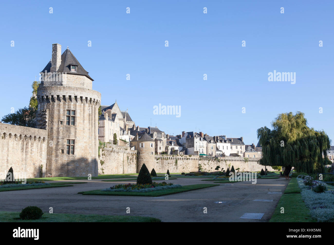 Die Wälle von Vannes an der Zeichnung mit dem Constable Turm, dem höchsten der Außenwände (Bretagne - Frankreich). Stockfoto