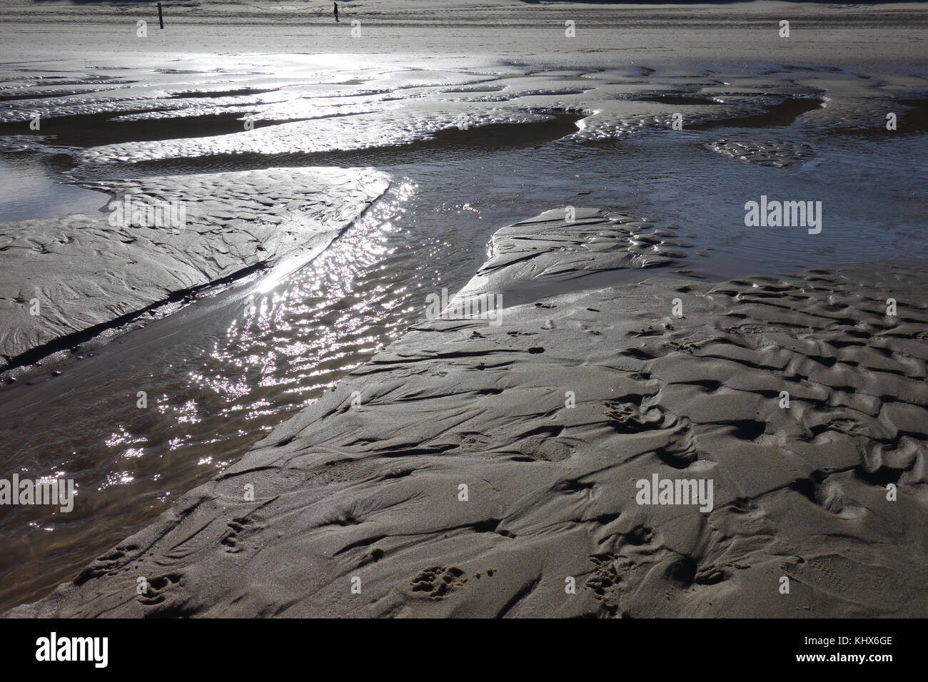 Nordsee Strand bei Flut mit Spuren im Sand. Stockfoto