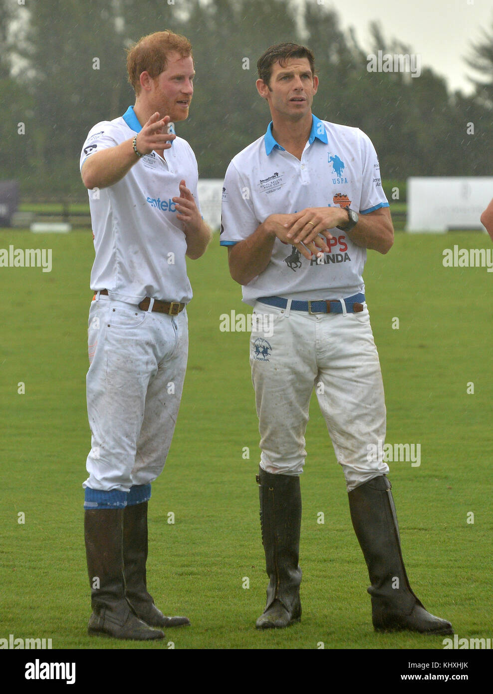 WELLINGTON, FL - MAI 04: Prinz Harry wird bei der Preisverleihung beim Sentebale Royal Salute Polo Cup am 4. Mai 2016 in Wellington, Florida, gesehen. Personen: Prinz Harry Stockfoto