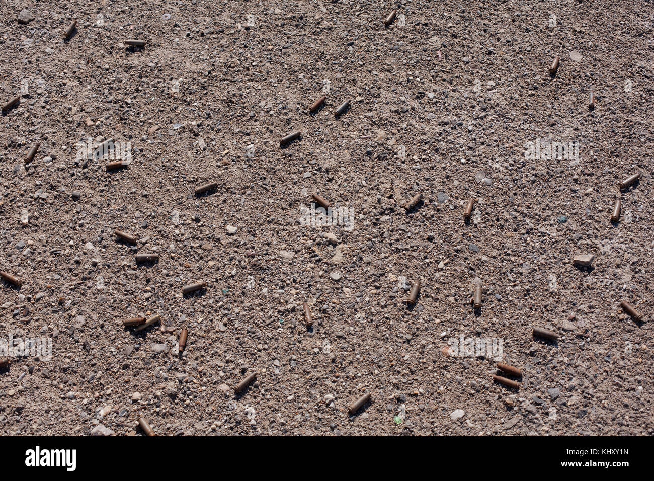 Ansicht von oben von patronenhülsen aus halbautomatischen Waffe am Schießplatz in Wendover, Utah, USA Stockfoto