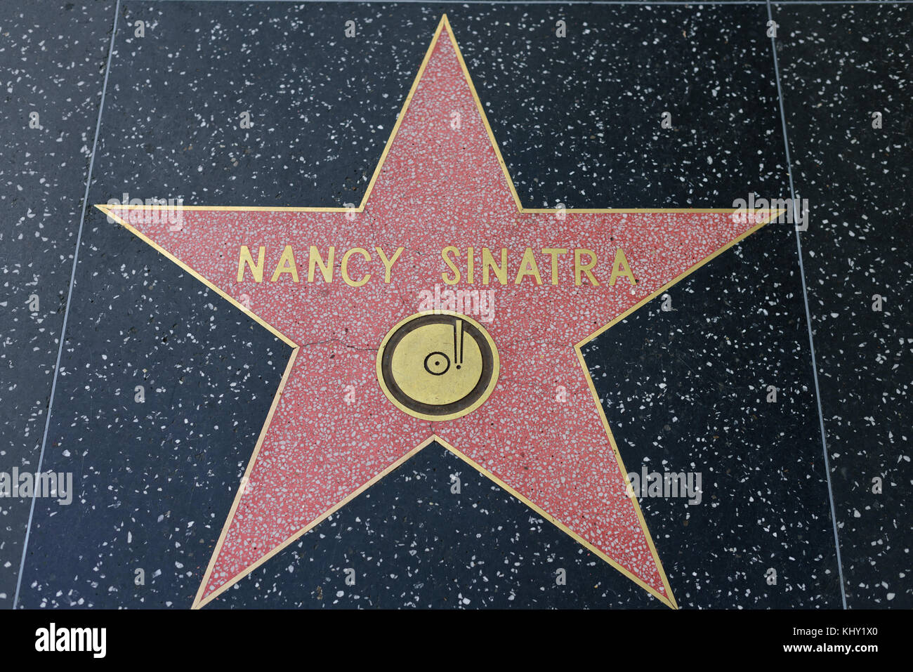 HOLLYWOOD, CA - DEZEMBER 06: Nancy Sinatra-Star auf dem Hollywood Walk of Fame in Hollywood, Kalifornien am 6. Dezember 2016. Stockfoto