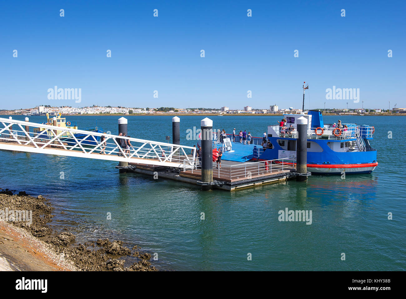 Laden der Vila Real Portugal nach Ayamonte Spanien Fähre über den Fluss Guadiana Stockfoto