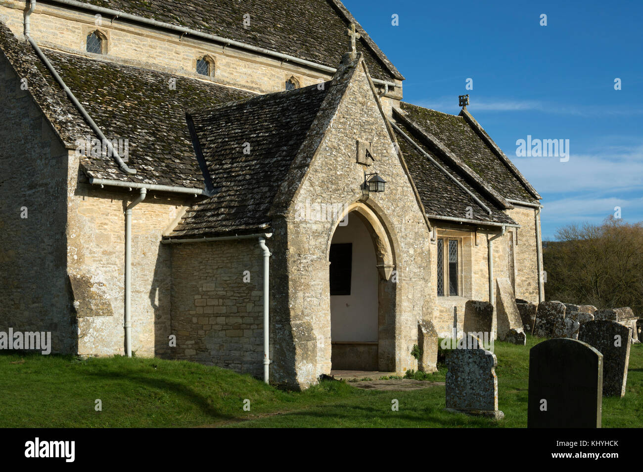 Der Süden Veranda, St. Mary's Church, Swinbrook, Oxfordshire, England, Großbritannien Stockfoto