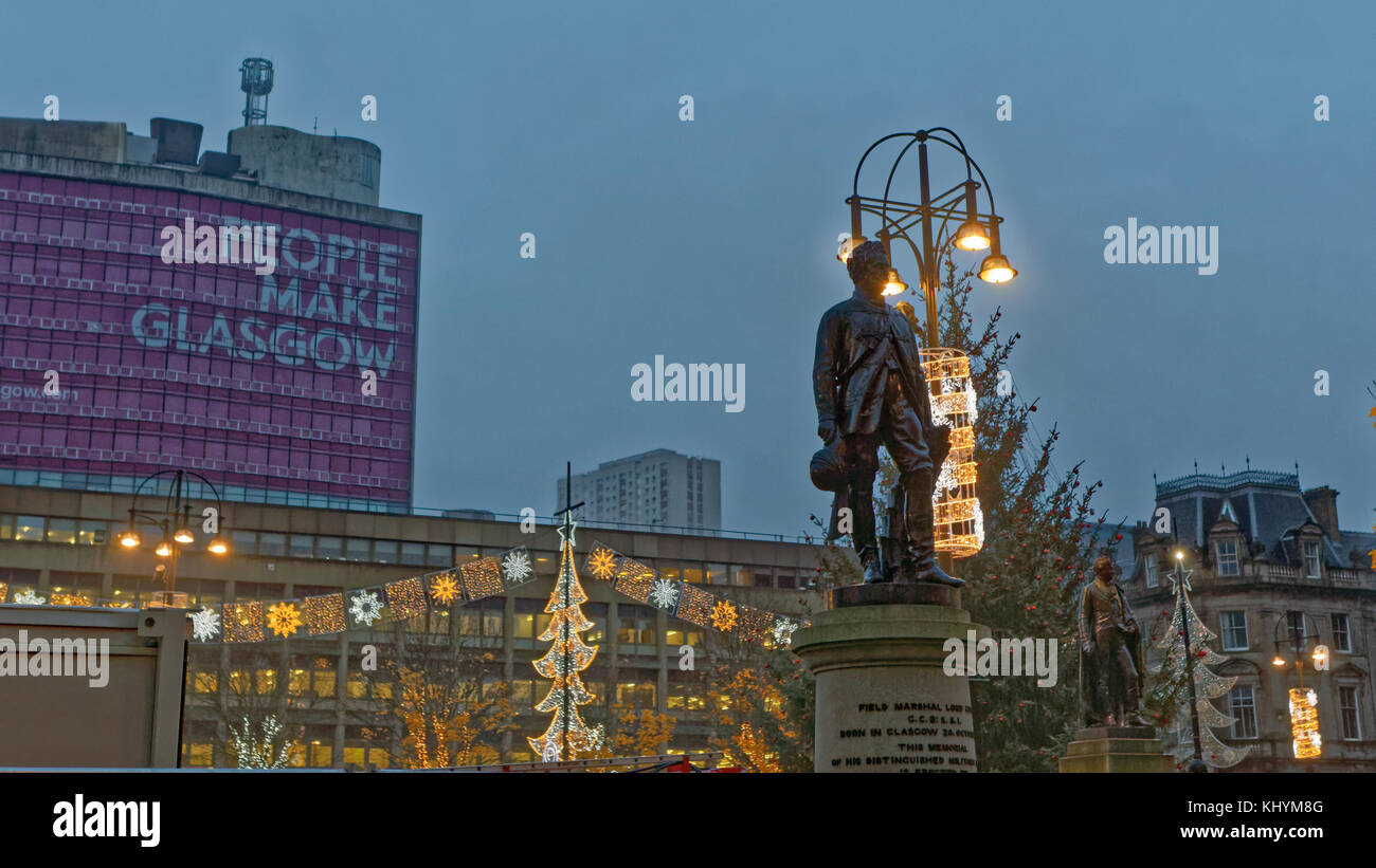 Glasgow, Schottland, Großbritannien. 20 November. Glasgow liebt Weihnachten im ersten Jahr der neuen Stadt Weihnachtsbeleuchtung sah sie in ihrem ersten vollen Tag als glaswegians trotzten dem Regen als frei für das erste Weihnachten Lichter zu sehen. Credit gerard Fähre / alamy leben Nachrichten Stockfoto