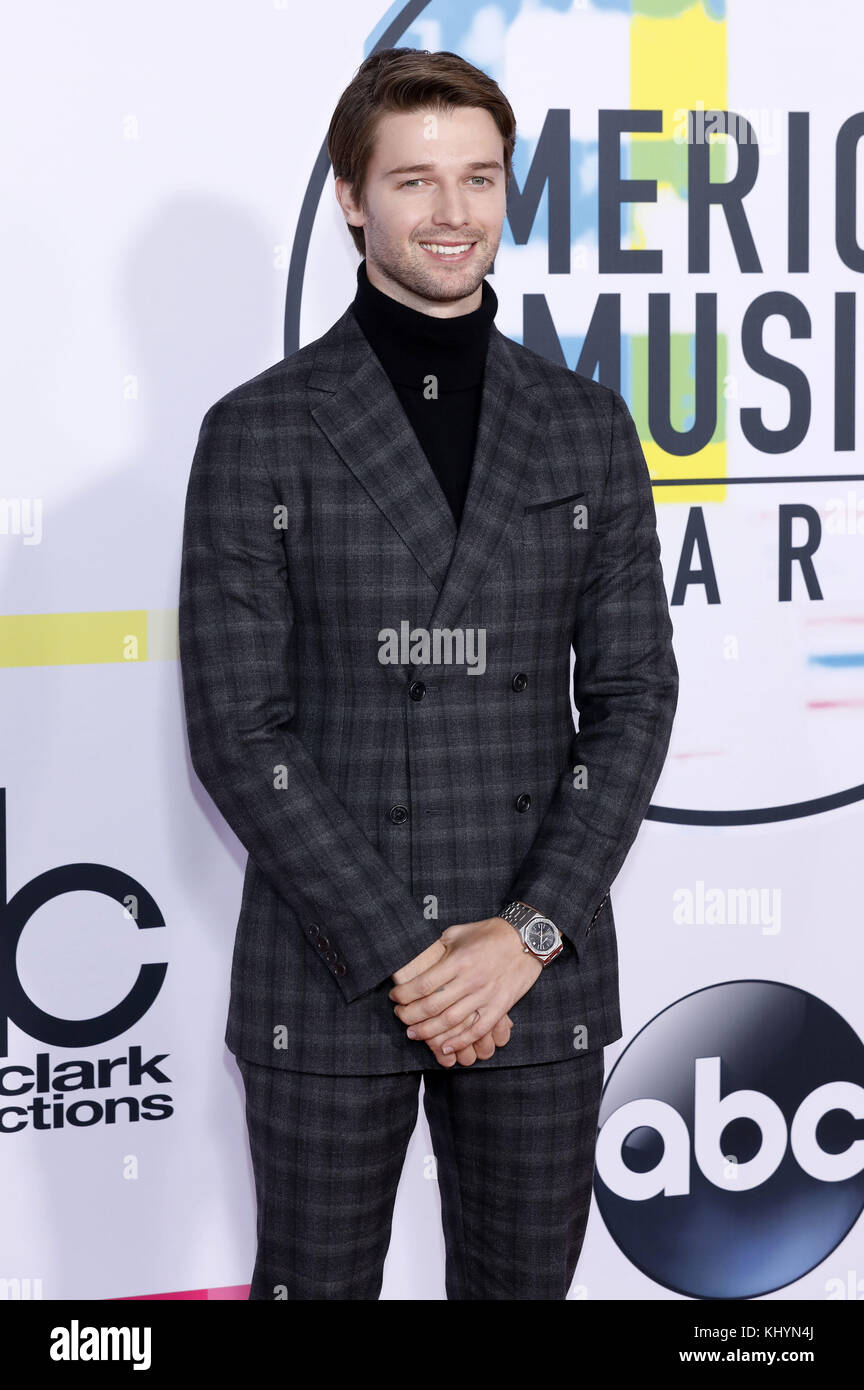 Patrick Schwarzenegger nimmt am 19. November 2017 an den American Music Awards 2017 im Microsoft Theater in Los Angeles Teil. | Verwendung weltweit Stockfoto