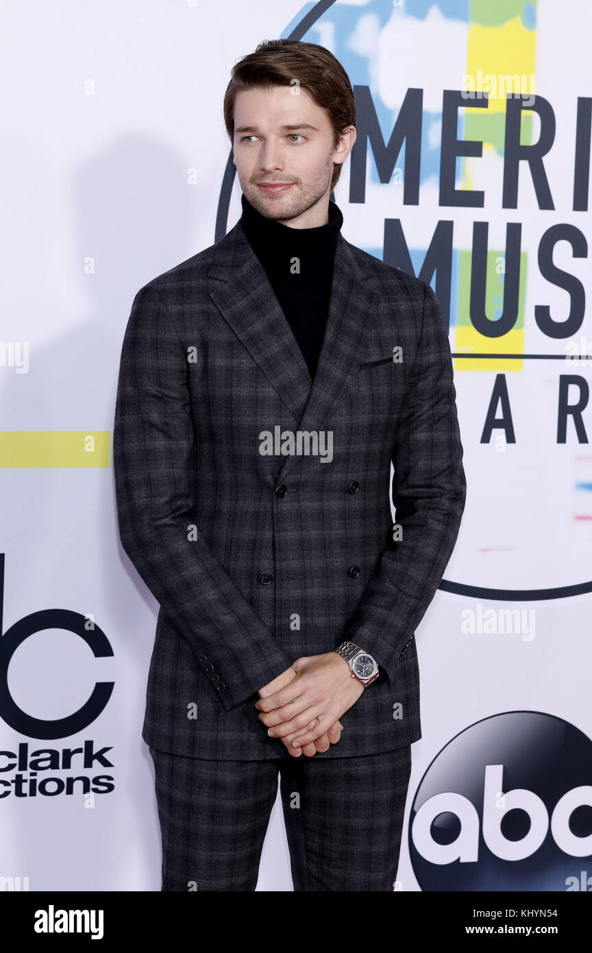 Patrick Schwarzenegger nimmt am 19. November 2017 an den American Music Awards 2017 im Microsoft Theater in Los Angeles Teil. | Verwendung weltweit Stockfoto