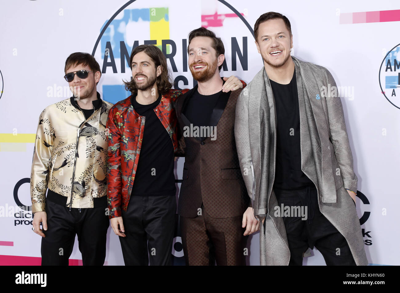 Ben McKee, Daniel Wayne Sermon, Daniel Platzman und Dan Reynolds (Imagine Dragons) nehmen am 19. November 2017 an den American Music Awards 2017 im Microsoft Theatre in Los Angeles, Kalifornien, Teil. Verwendung weltweit Stockfoto