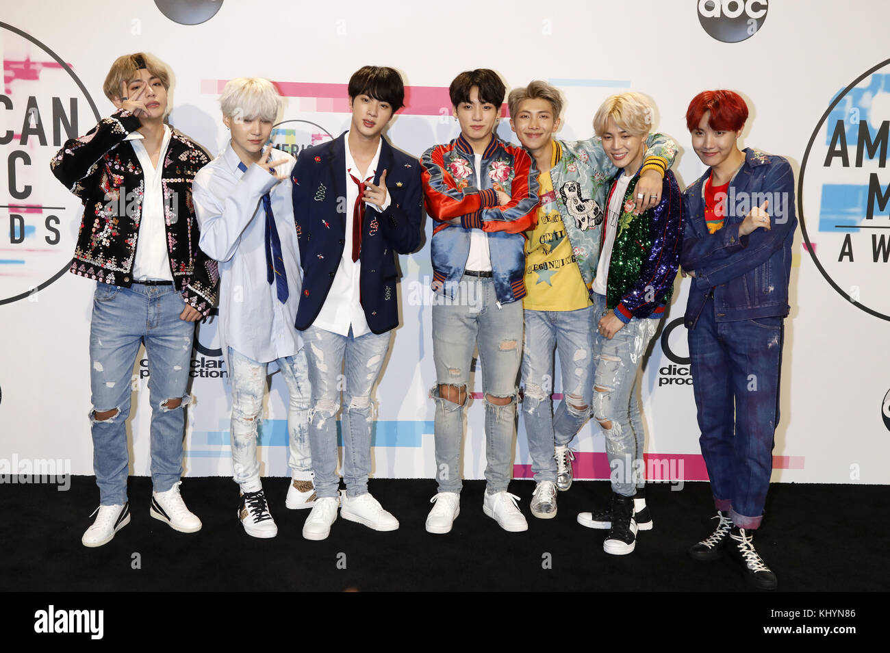 BTS / Bangtan Boys nehmen am 19. November 2017 an den American Music Awards 2017 im Microsoft Theater in Los Angeles, Kalifornien, Teil. Verwendung weltweit Stockfoto