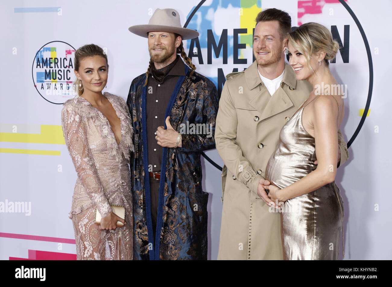 Los Angeles, Kalifornien. November 2017. Hayley Stommel, Tyler Hubbard, Brian Kelley und Brittney Marie Cole nehmen am 19. November 2017 an den American Music Awards 2017 im Microsoft Theater in Los Angeles Teil. | Verwendung weltweit Credit: dpa/Alamy Live News Stockfoto