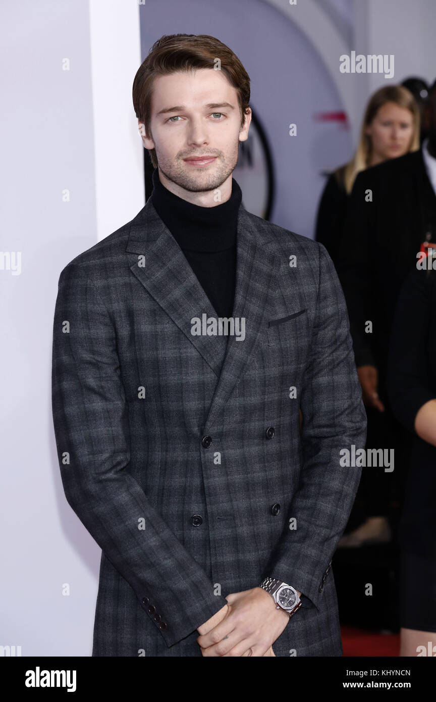 Los Angeles, Kalifornien. November 2017. Patrick Schwarzenegger nimmt am 19. November 2017 an den American Music Awards 2017 im Microsoft Theater in Los Angeles Teil. | Verwendung weltweit Credit: dpa/Alamy Live News Stockfoto
