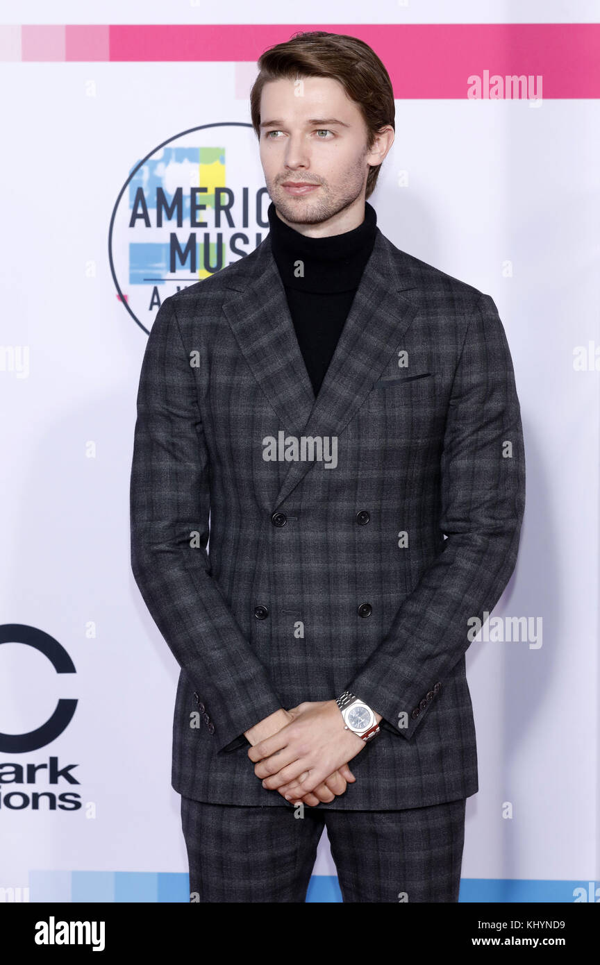 Patrick Schwarzenegger nimmt am 19. November 2017 an den American Music Awards 2017 im Microsoft Theater in Los Angeles Teil. | Verwendung weltweit Stockfoto