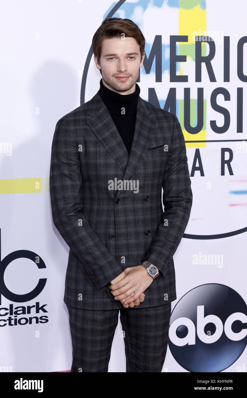 Patrick Schwarzenegger nimmt am 19. November 2017 an den American Music Awards 2017 im Microsoft Theater in Los Angeles Teil. | Verwendung weltweit Stockfoto