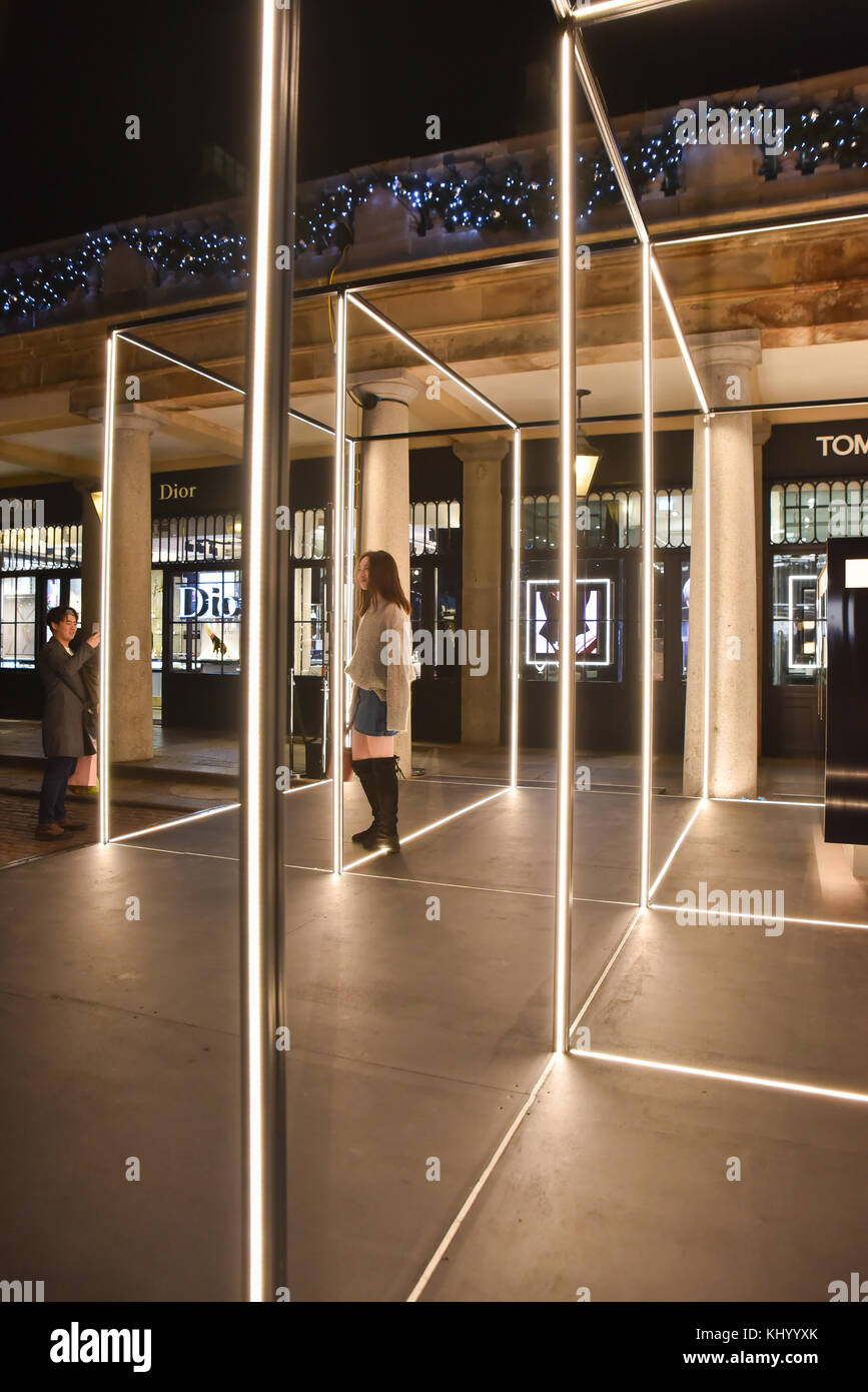 Covent Garden, London, Großbritannien. November 2017. Tom Ford Beauty- und Parfümerie-Geschäft eröffnet in Covent Garden, London. Quelle: Matthew Chattle/Alamy Live News Stockfoto