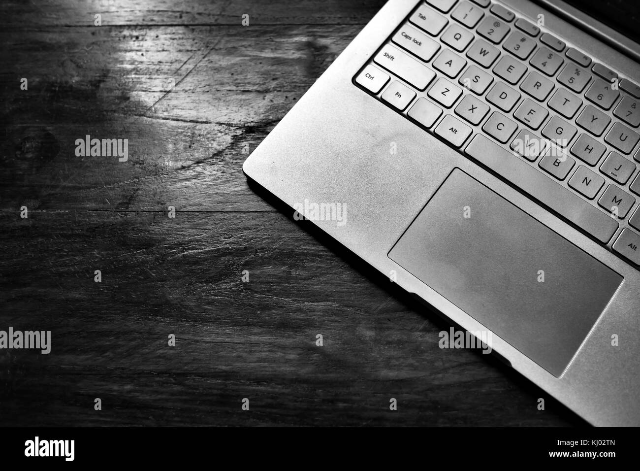 Nahaufnahme der Laptop Tastatur auf einem dunklen Hintergrund Stockfoto