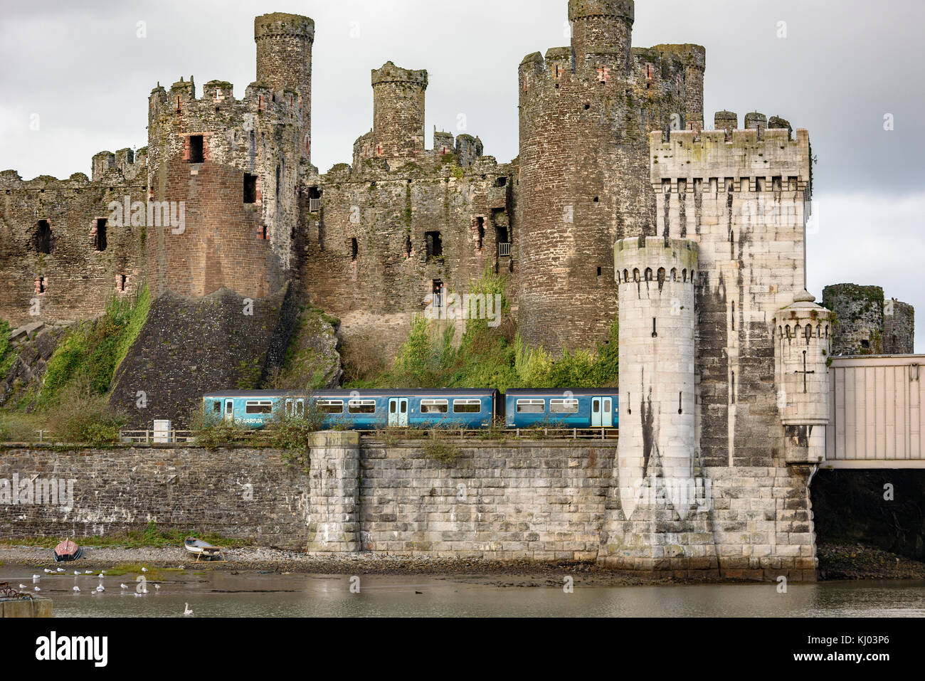 Conwy Castle. Arriva Train. Stockfoto