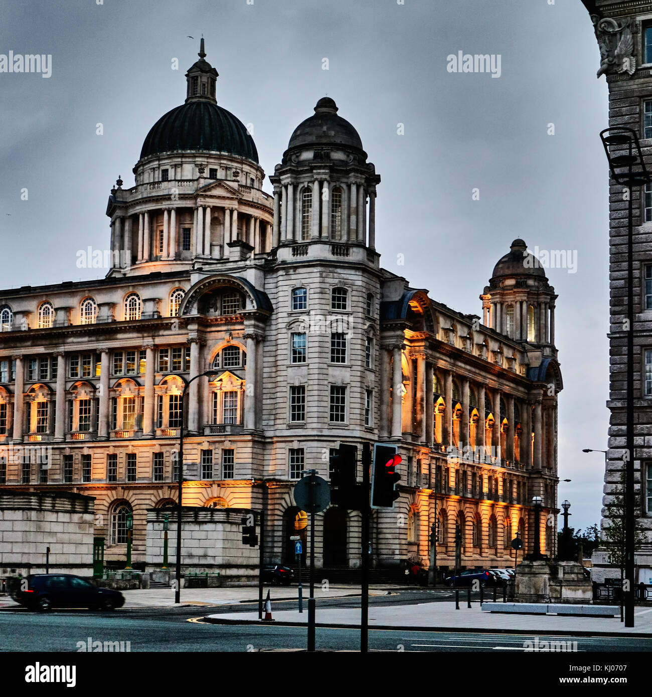 Die drei Grazien, das Royal Liver Building, dem Cunard Building und der Hafen von Liverpool Gebäude, im Mittelpunkt der Liverpool Maritime Mercantile Stadt zum Weltkulturerbe der UNESCO. (multipul Bilder genäht). Stockfoto