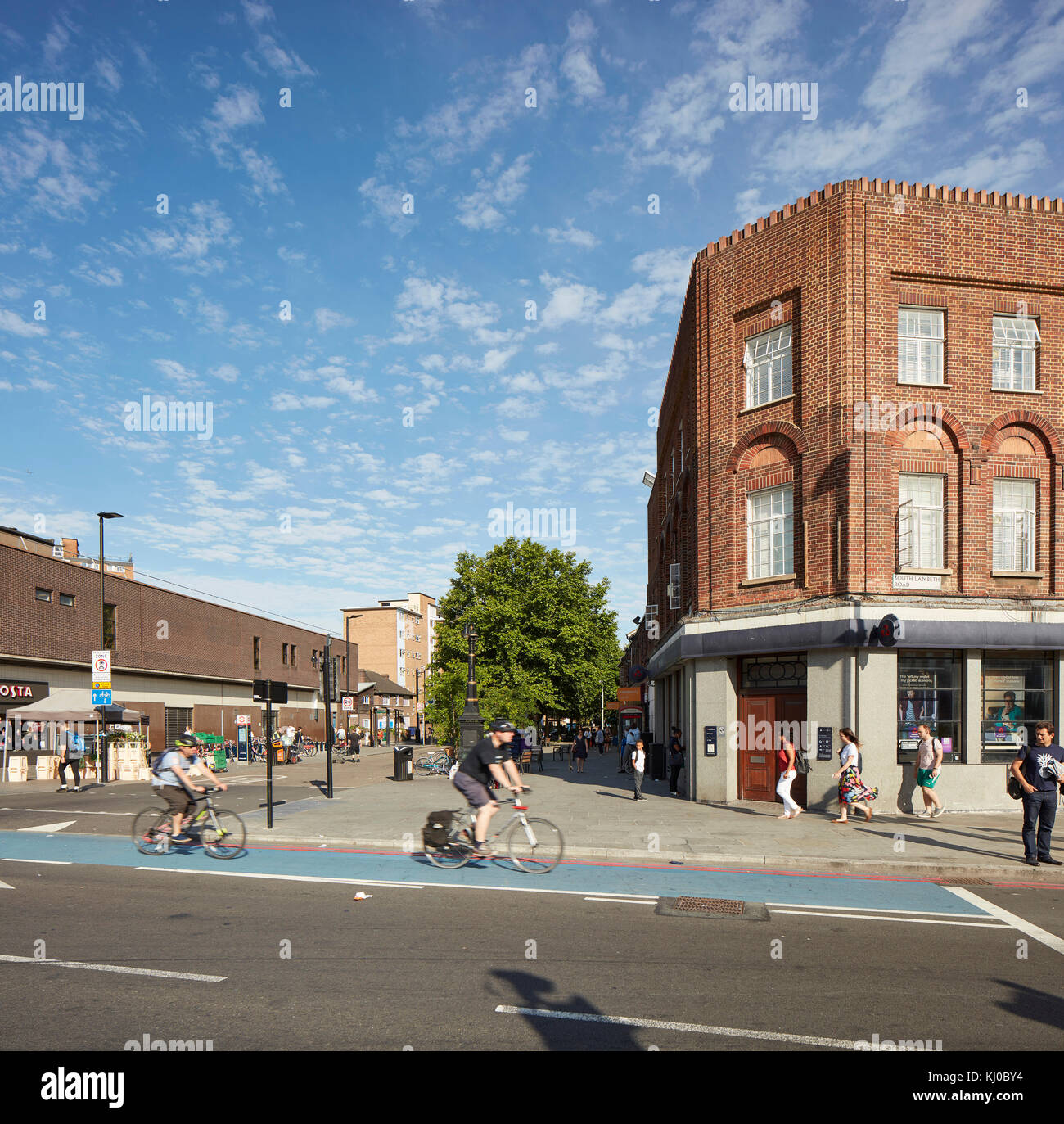 Blick über die Kreuzung in Richtung Binfield Straße. Stockwell Rahmen Masterplan, London, Vereinigtes Königreich. Architekt: DSDHA, 2017. Stockfoto
