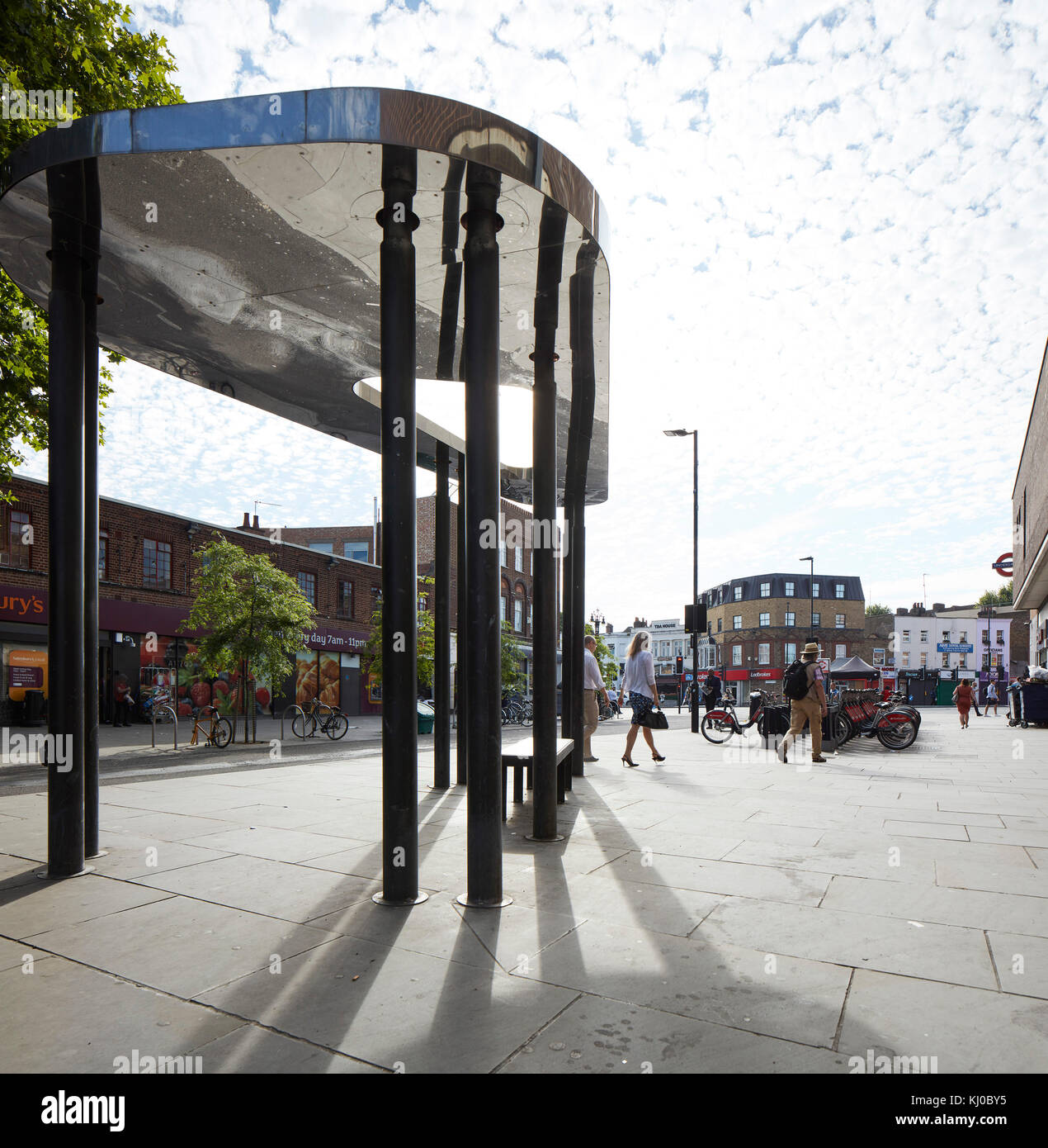 Binfield Road Bushaltestelle Vordach. Stockwell Rahmen Masterplan, London, Vereinigtes Königreich. Architekt: DSDHA, 2017. Stockfoto