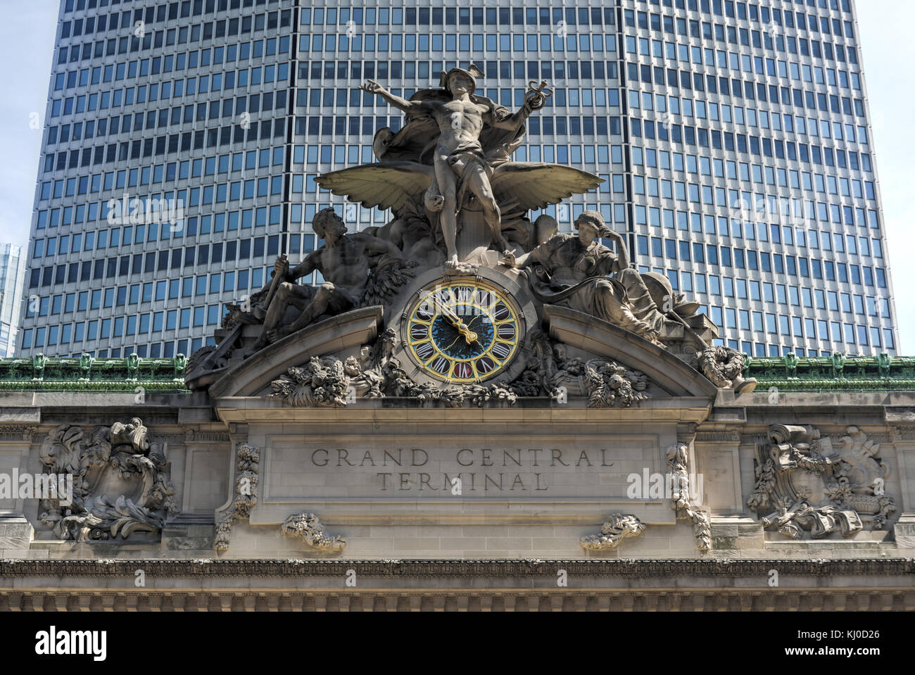 Grand Central Station in New York. Der legendären Beaux Arts Statue des griechischen Gottes Merkur, dass die Südfassade des Grand Central Terminal auf eas schmückt Stockfoto