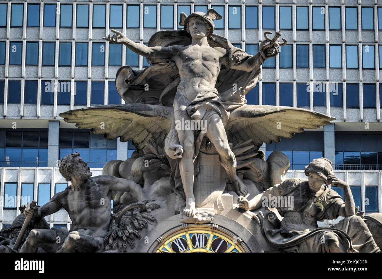 Grand Central Station in New York. Der legendären Beaux Arts Statue des griechischen Gottes Merkur, dass die Südfassade des Grand Central Terminal auf eas schmückt Stockfoto