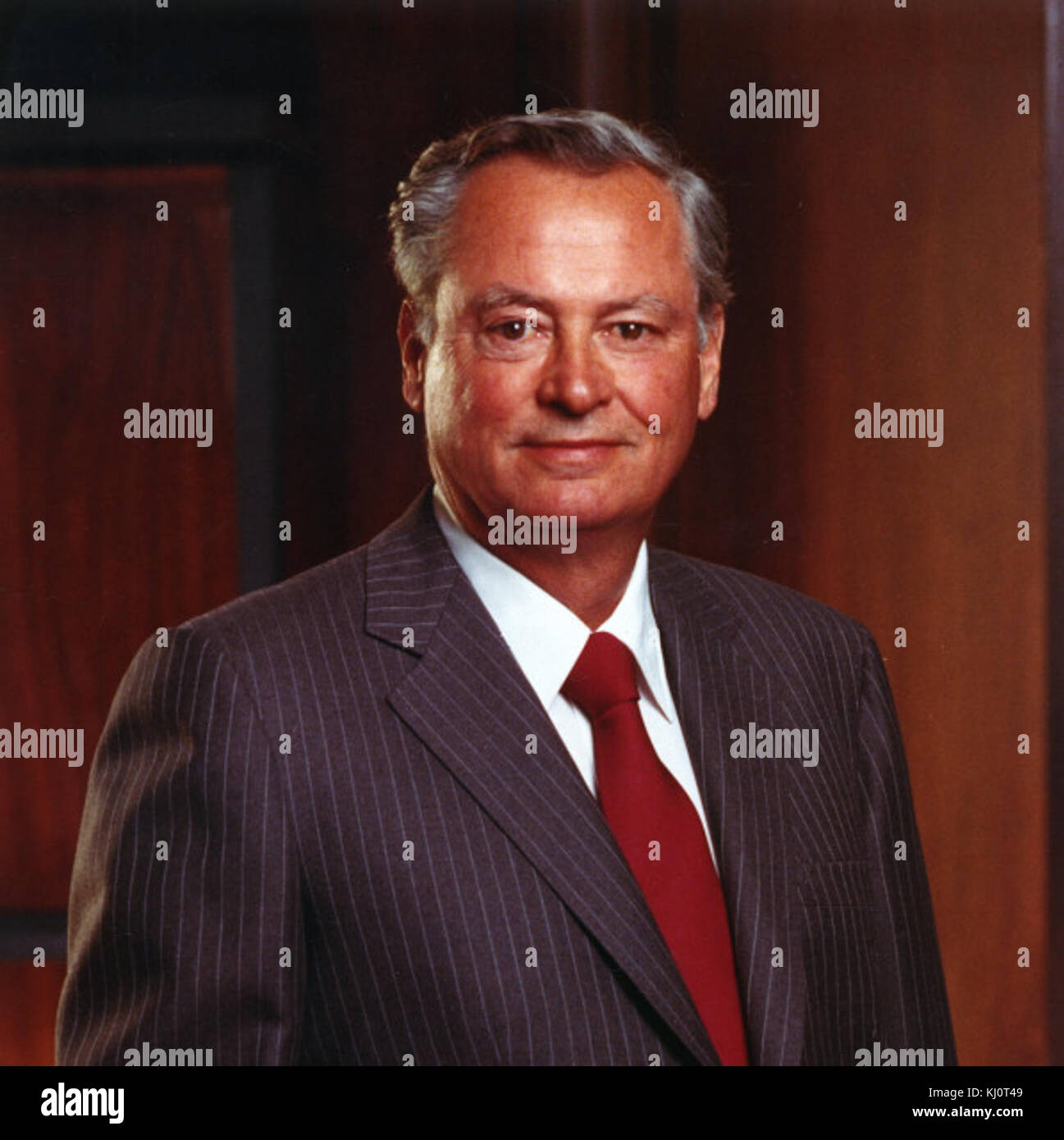 Barron Hilton war ein amerikanischer Geschäftsmann, Erbe des Hilton-Hotelimperiums. Er war Vorsitzender der Hilton Hotels Corporation und erweiterte das Hotelgeschäft der Familie international. Er war auch bekannt für seine philanthropischen Bemühungen und seine Rolle in der Hilton Foundation. Stockfoto