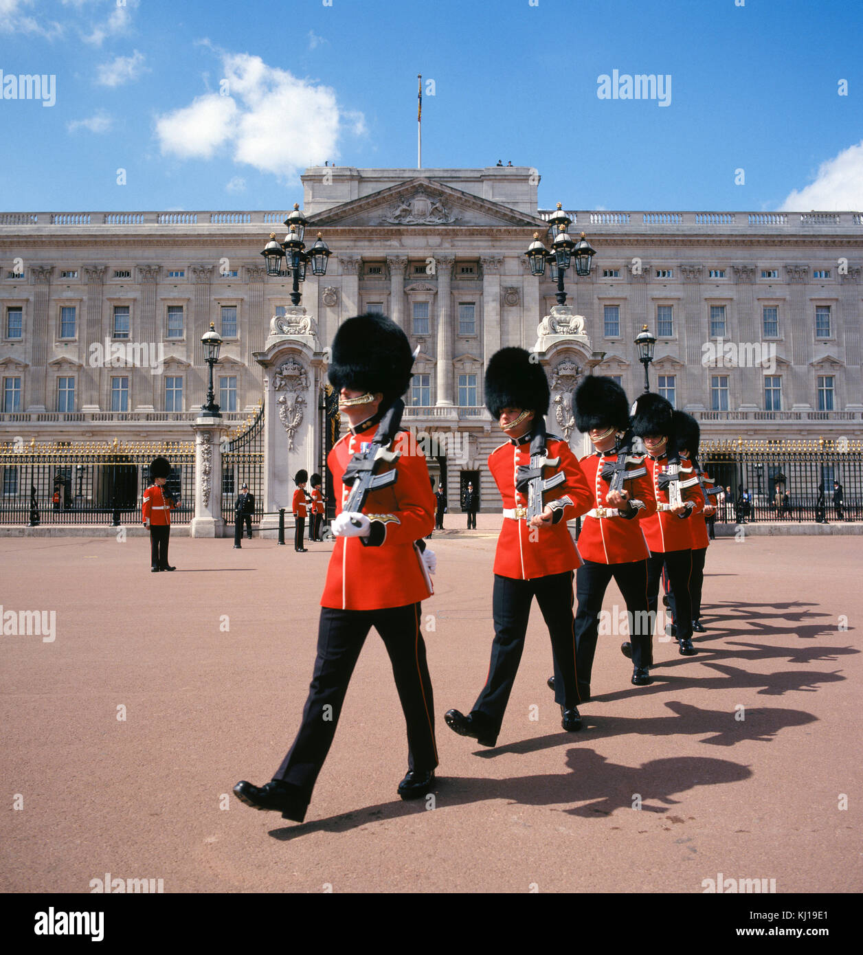 Ändern der Wachen am Buckingham Palace in London. Stockfoto
