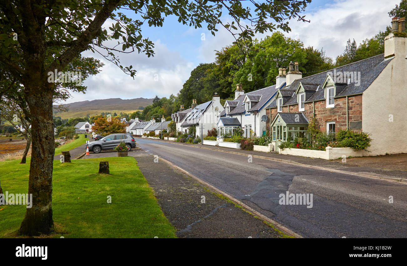 Teil der Nordküste 500, der A896 in Richtung Süden nach Westen entlang der Loch vorne Lochcarron, Ross-shire, Schottland Stockfoto