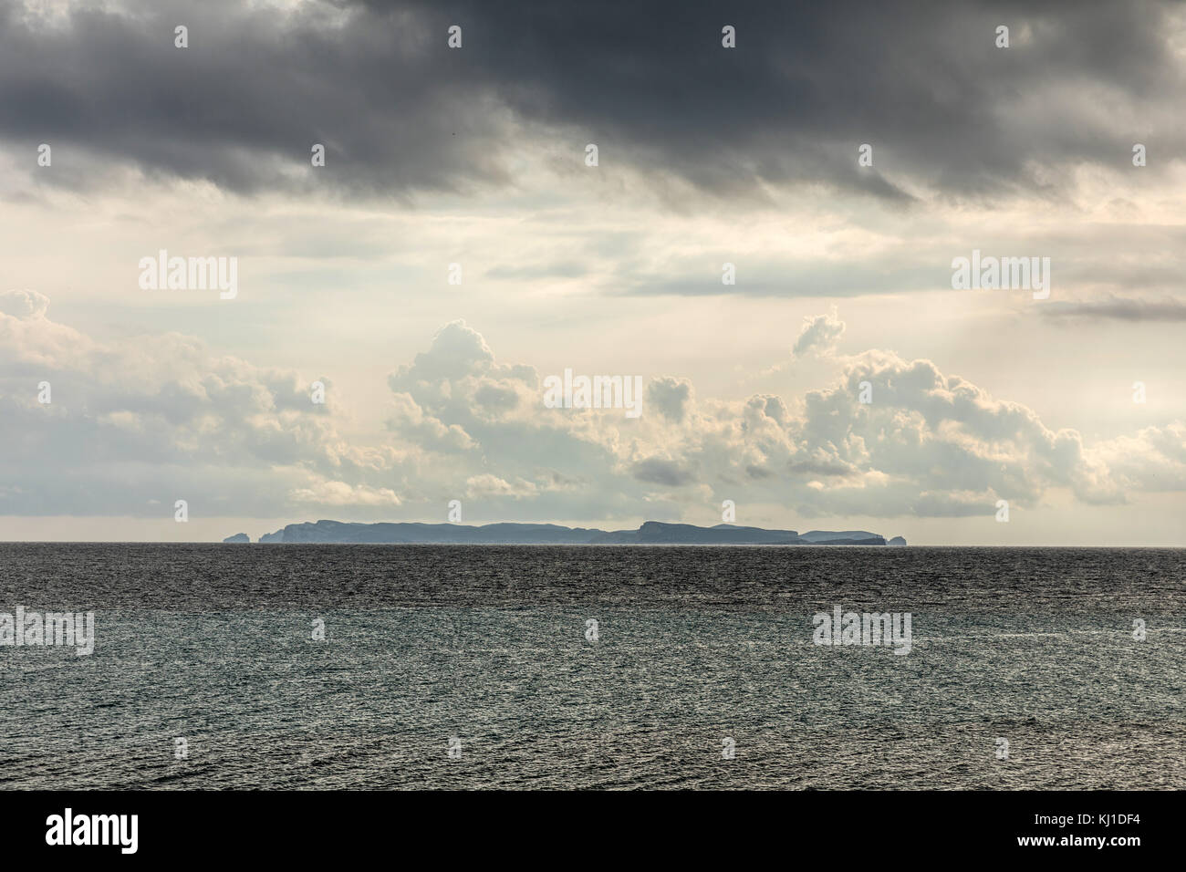 Insel Cabrera Blick vom Cap Ses Salines auf Mallorca (Balearen, Spanien) Stockfoto