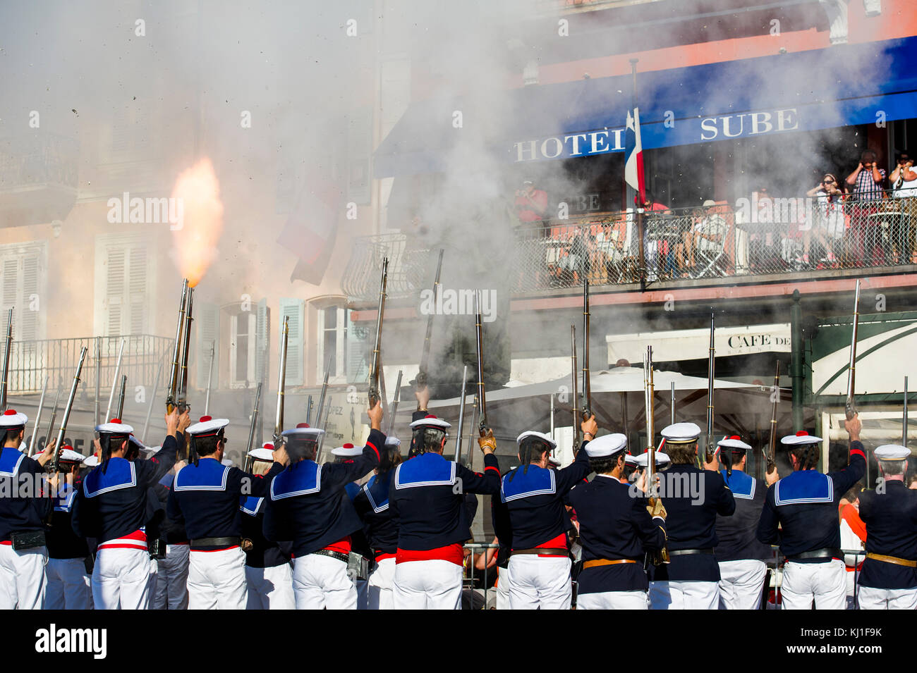 Europa, Frankreich, Var 83, Saint-Tropez, bravado, marine Maschinengewehr schossen vor dem Hotel Sube. Stockfoto