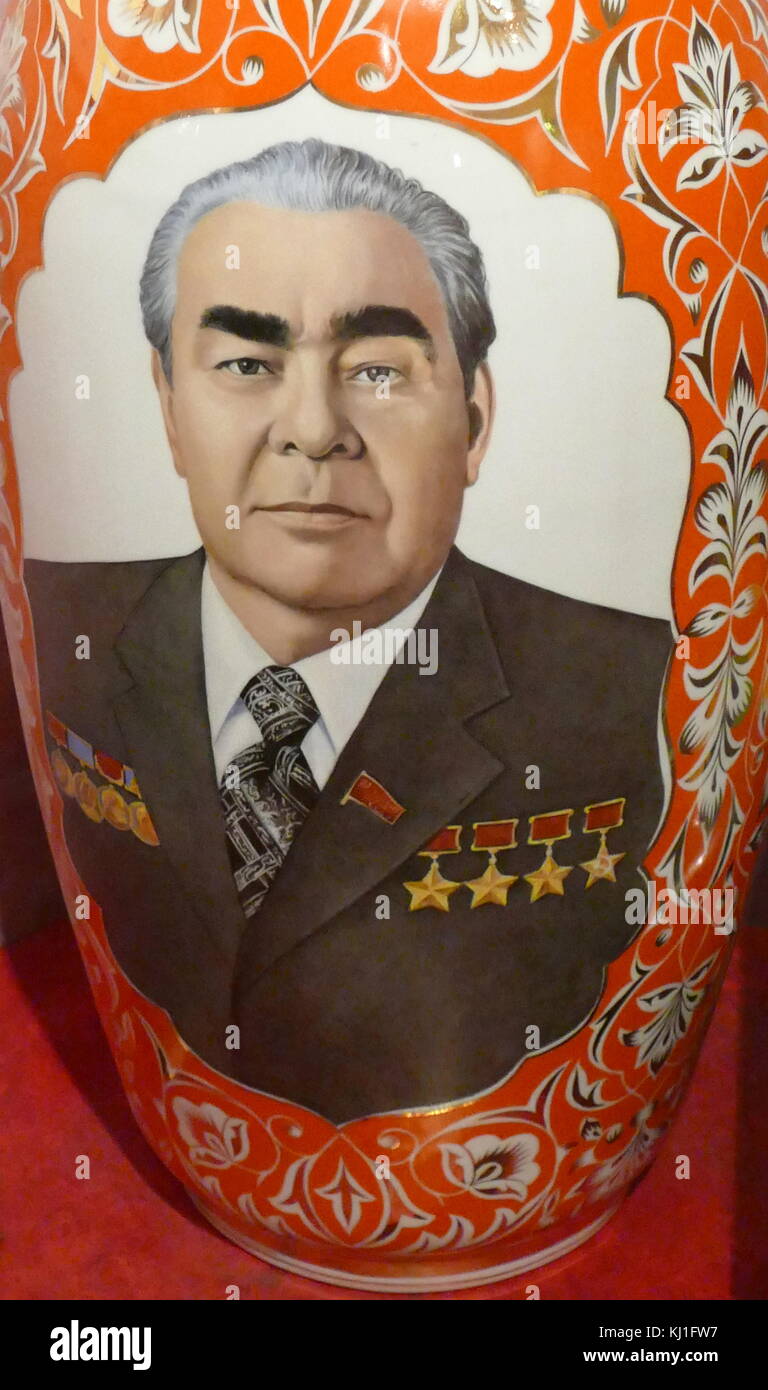 Vase mit einer Darstellung von Leonid Iljitsch Breschnew (1906 - 1982). Breschnew war der Generalsekretär des Zentralkomitees der Kommunistischen Partei der Sowjetunion (Kpdsu), den Vorsitz über das Land von 1964 bis zu seinem Tod 1982. Stockfoto