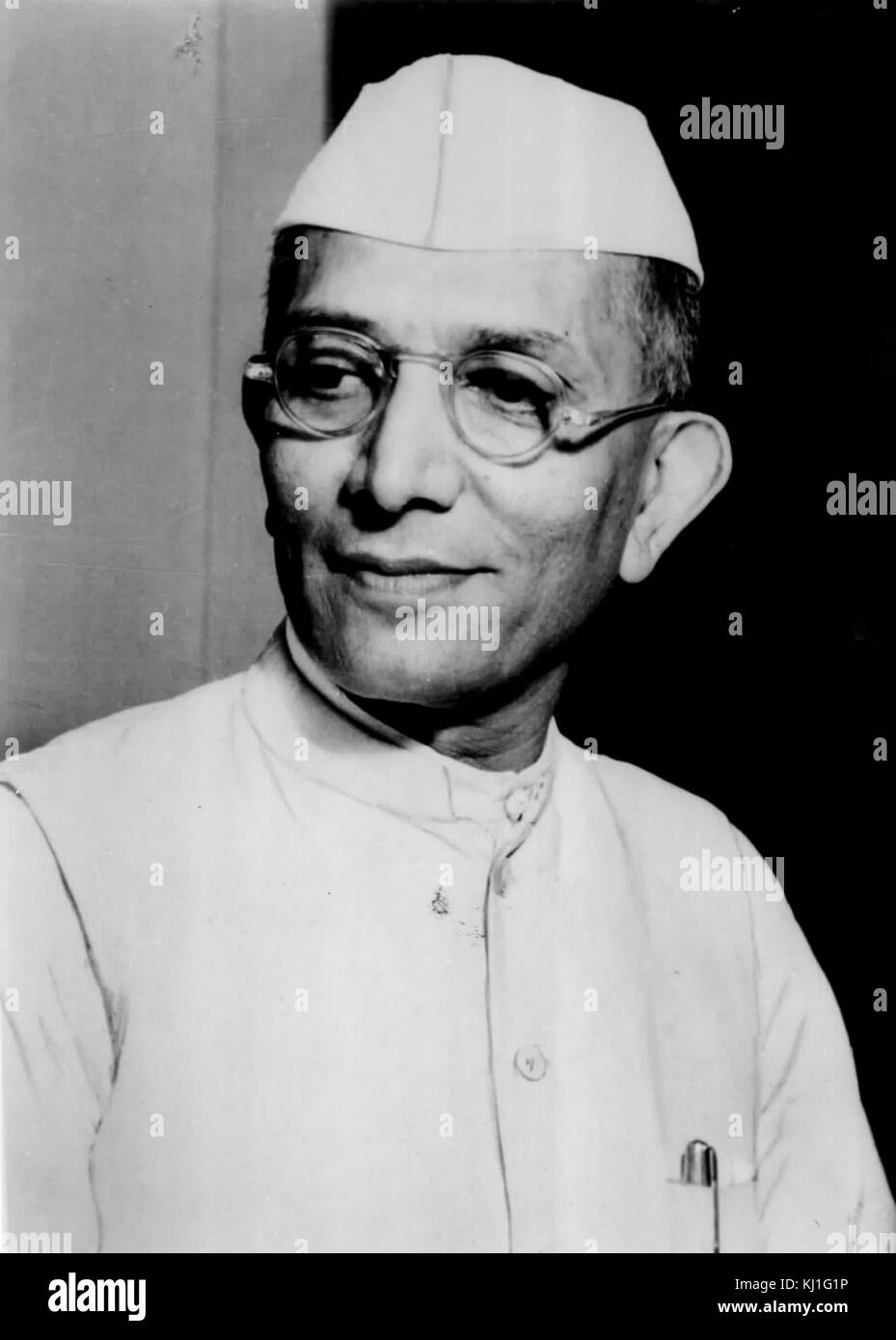 Morarji Desai (1896-1995) war ein indischer Unabhängigkeit Aktivist und der indische Premierminister von 1977 bis 1979. Er war auch der erste Premierminister Indiens erster nicht-Kongress Regierung auf den Kopf. Er hielt viele wichtige Posten in der Regierung von Indien wie: Chief Minister von Staat Bombay, Innenminister, Finanzminister und stellvertretender Premierminister von Indien. Stockfoto