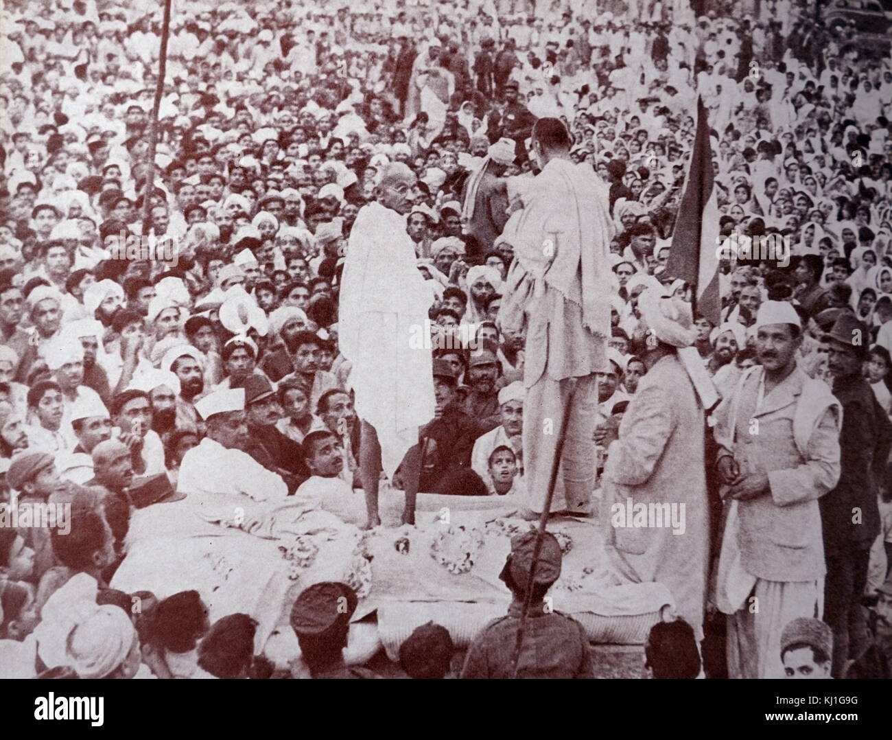 Mahatma Gandhi mit Abdul Ghaff?r Kh?n' (1890 - 1988) (ein paschtune Unabhängigkeit Aktivist gegen die Herrschaft des britischen Raj) in Peshawar in Indien (heute Pakistan) im Jahr 1947 Stockfoto