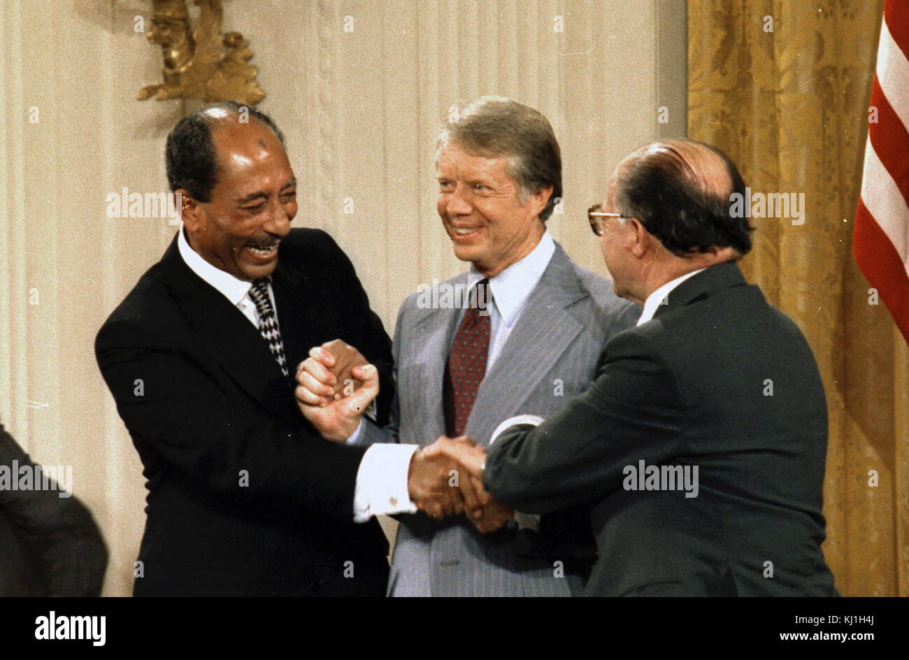 Der ägyptische Präsident Anwar Sadat, Präsidenten der Vereinigten Staaten Jimmy Carter und der israelische Premierminister Meacham beginnen, nach der Unterzeichnung des Friedensabkommens von Camp David 1978 feiern Stockfoto