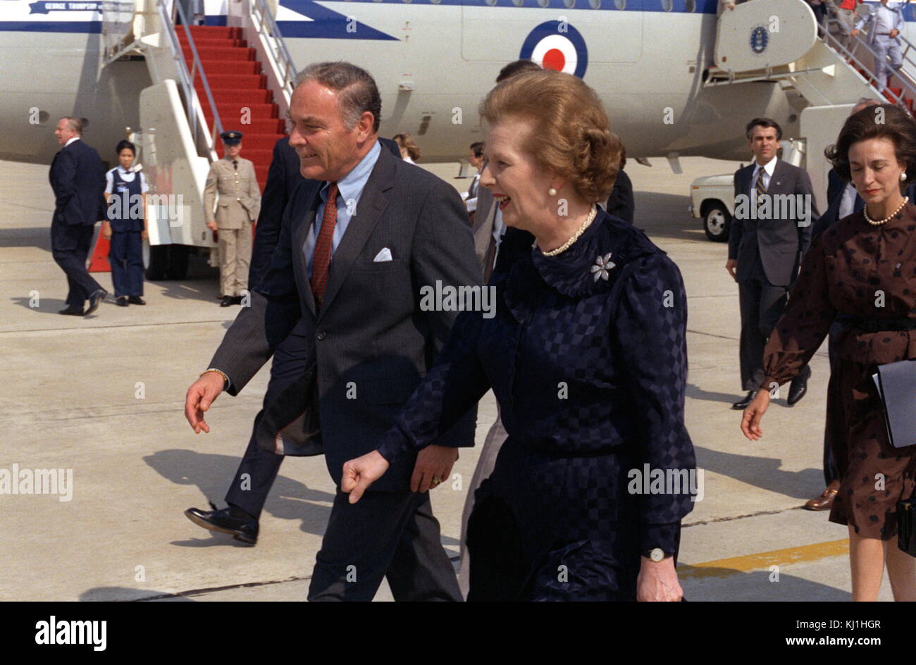 Margaret Thatcher, Premierminister des Vereinigten Königreichs, met von US-Außenminister Alexander Haig, bei ihrem Besuch in den Vereinigten Staaten. 1982 Stockfoto