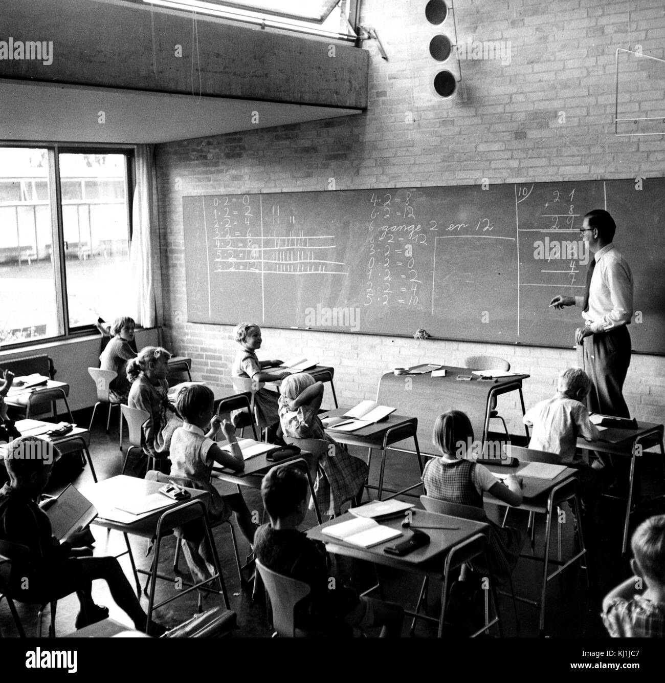 Foto eines Klassenzimmers in der Rygaards International School, eine private christliche/Katholische internationale Schule in Kopenhagen, Dänemark. Vom 20. Jahrhundert Stockfoto